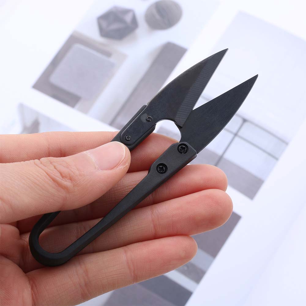 Kéo cắt chỉ màu đen nhỏ gọn tiện dụng