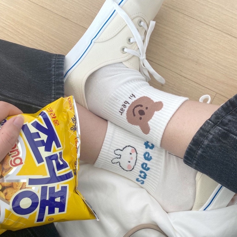 Set 5 đôi tất cổ cao, vớ nữ cổ cao trắng hoạ tiết hình gấu dễ thương vải co giãn thời trang phong cách Hàn Quốc.