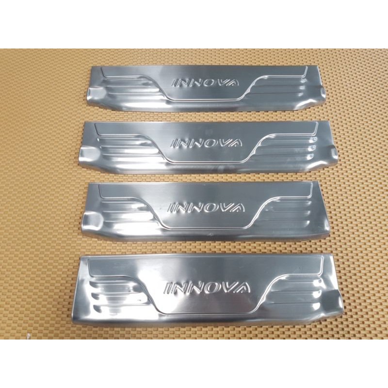 ỐP BẬC CỬA TRONG NGOÀI INNOVA 2015-2022 - tặng kèm keo trợ dính