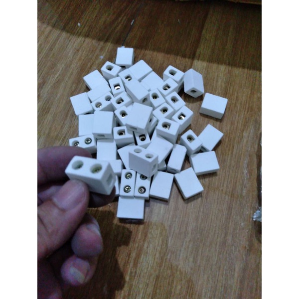 Cầu đấu sứ chịu nhiệt độ cao 2 lỗ 5,8mm