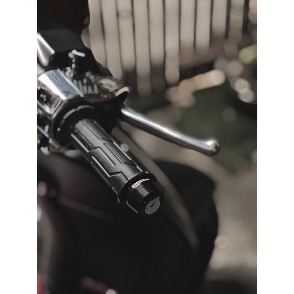 GÙ TAY LÁI VESPA RACING, MARU, Z