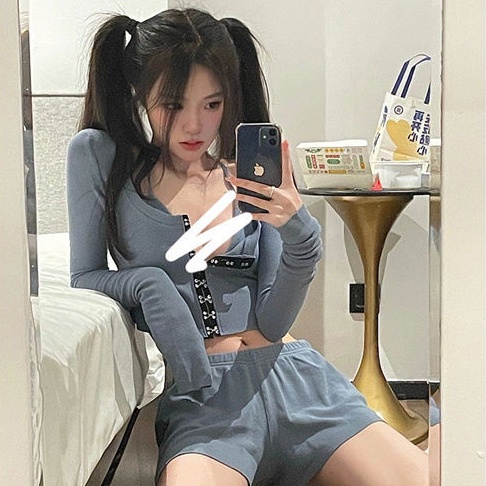 Bộ Áo Khoác Cardigan Dài Tay Phối Quần Short Lưng Cao Thiết Kế Mới Thời Trang Theo Phong Cách