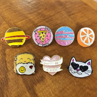 Pin ghim cài áo màu sắc size trung