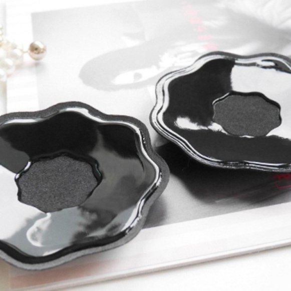 Miếng dán ngực chất su không lộ viền - 2 Miếng dán ti hình hoa siêu dính VALICA D0122