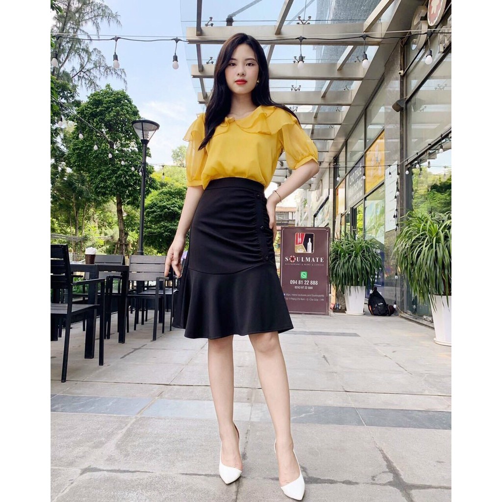 Set Áo Lụa Cổ Bèo Tay Lỡ Và Chân Váy Đuôi Cá