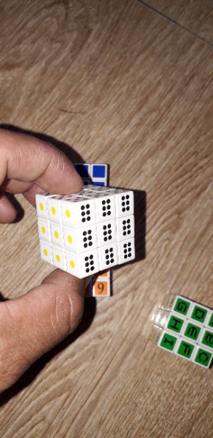 Một Cục rubik 3x3 mini bằng nhựa rất đẹp