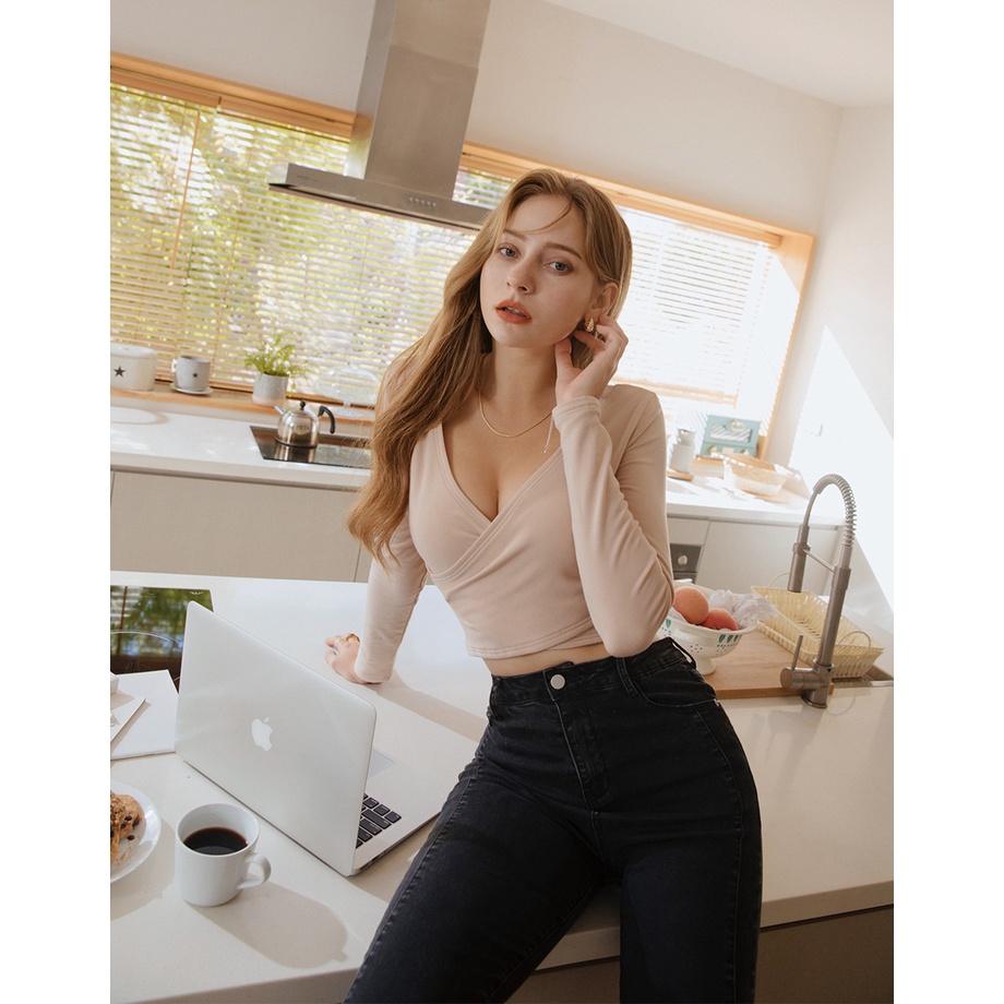 Áo croptop cổ V 2 cách mặc nữ Air Space 2140121003