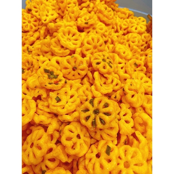 Bánh snack hình hoa mai - giòn rụm đã miệng