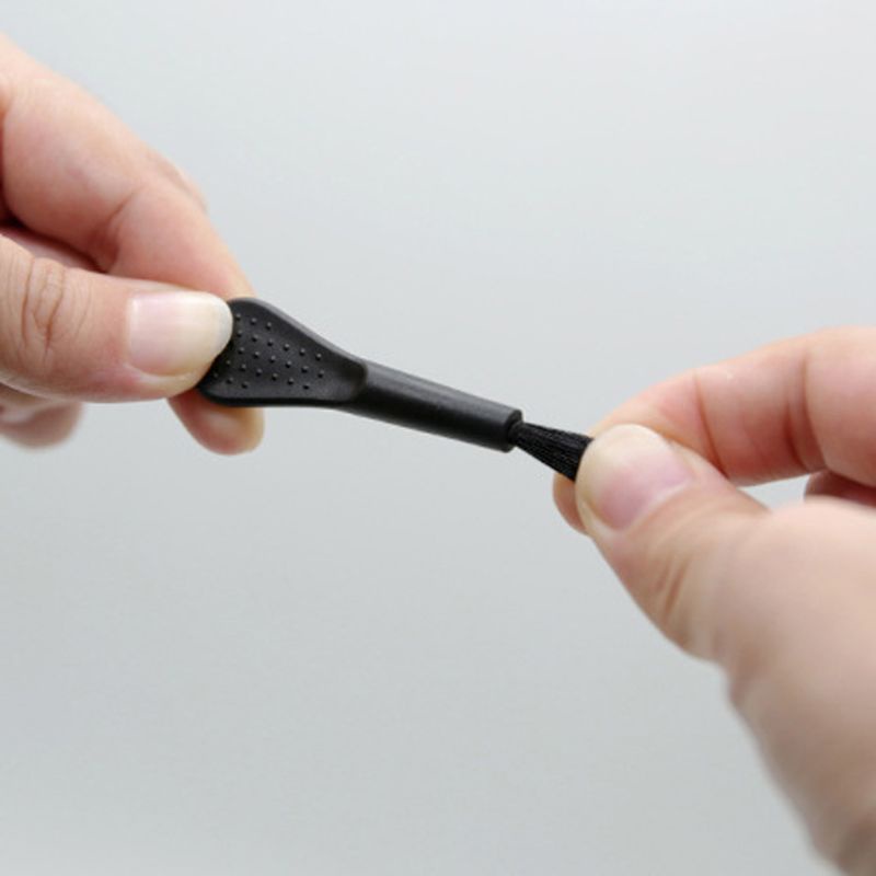 1 Bàn Chải Loại Bỏ Bụi Tai Nghe / Vỏ Bọc Tai Nghe Bluetooth Thông Dụng