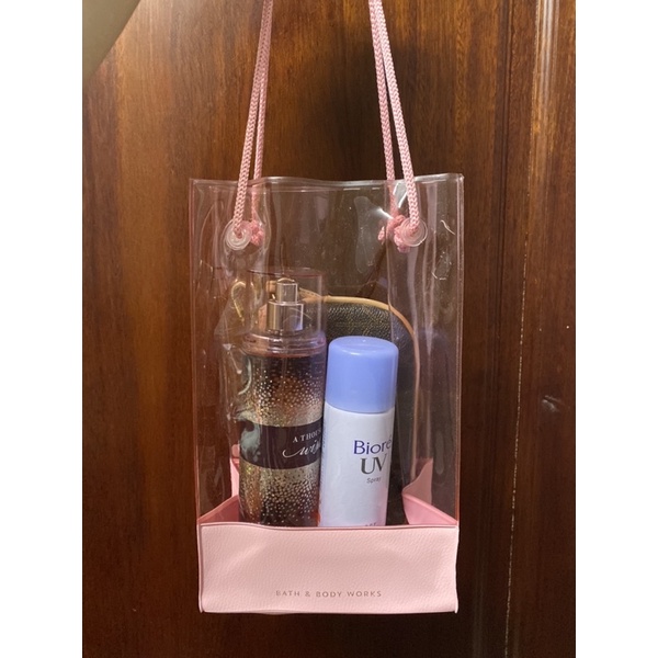 Túi xách nhựa dày có quai xách của Bath and body works