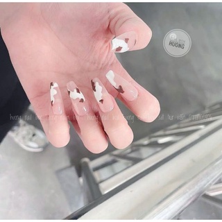 Mẫu nail box Viền bò sữa theo form móng