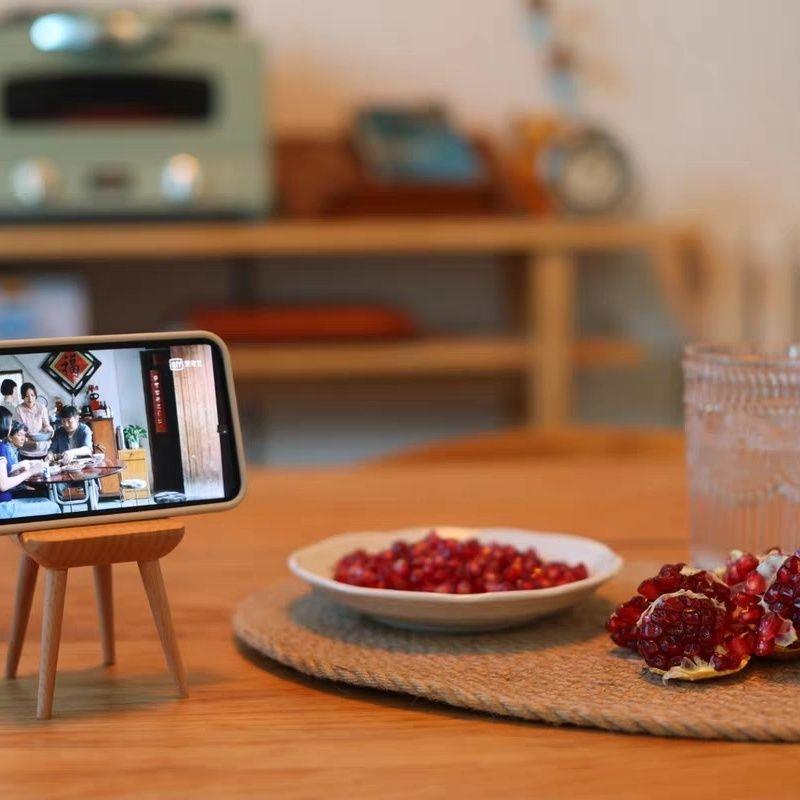 Giá Đỡ Điện Thoại Bằng Gỗ Thiết Kế Đáng Yêu Cho ipad