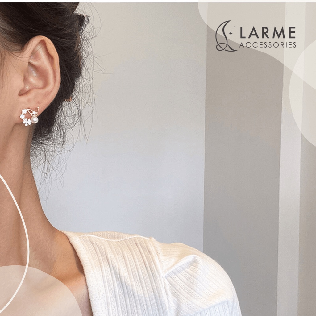 Khuyên tai tròn viền đá đính hạt trai Larme accessories -KT0194