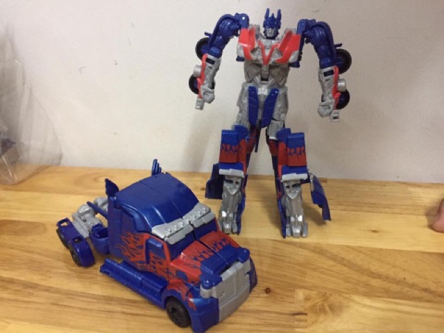 Người máy biến hình Optimus Transfomers Hasbro Mỹ