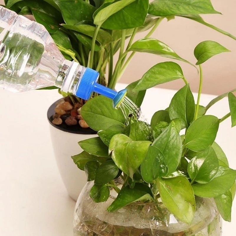 Vòi tưới cây mini với 3 màu tiện dụng dùng cho sân vườn