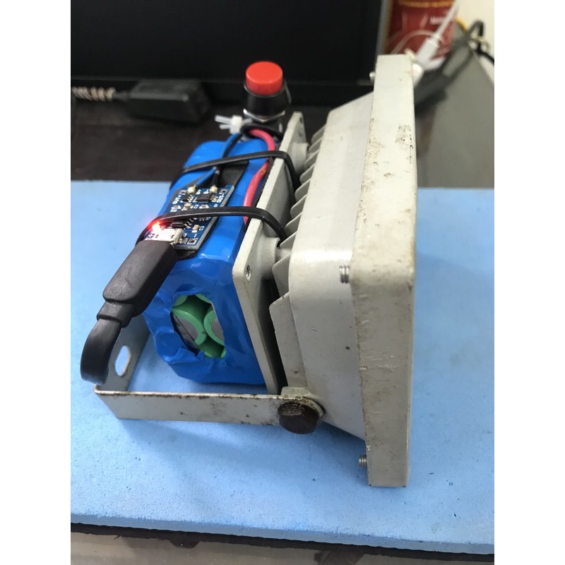 Đèn pha led sử dụng pin sạc lion 18650 samsung 12000mah