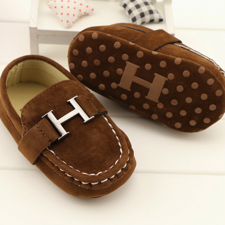 Giày lười khóa chữ H cá tính cho bé