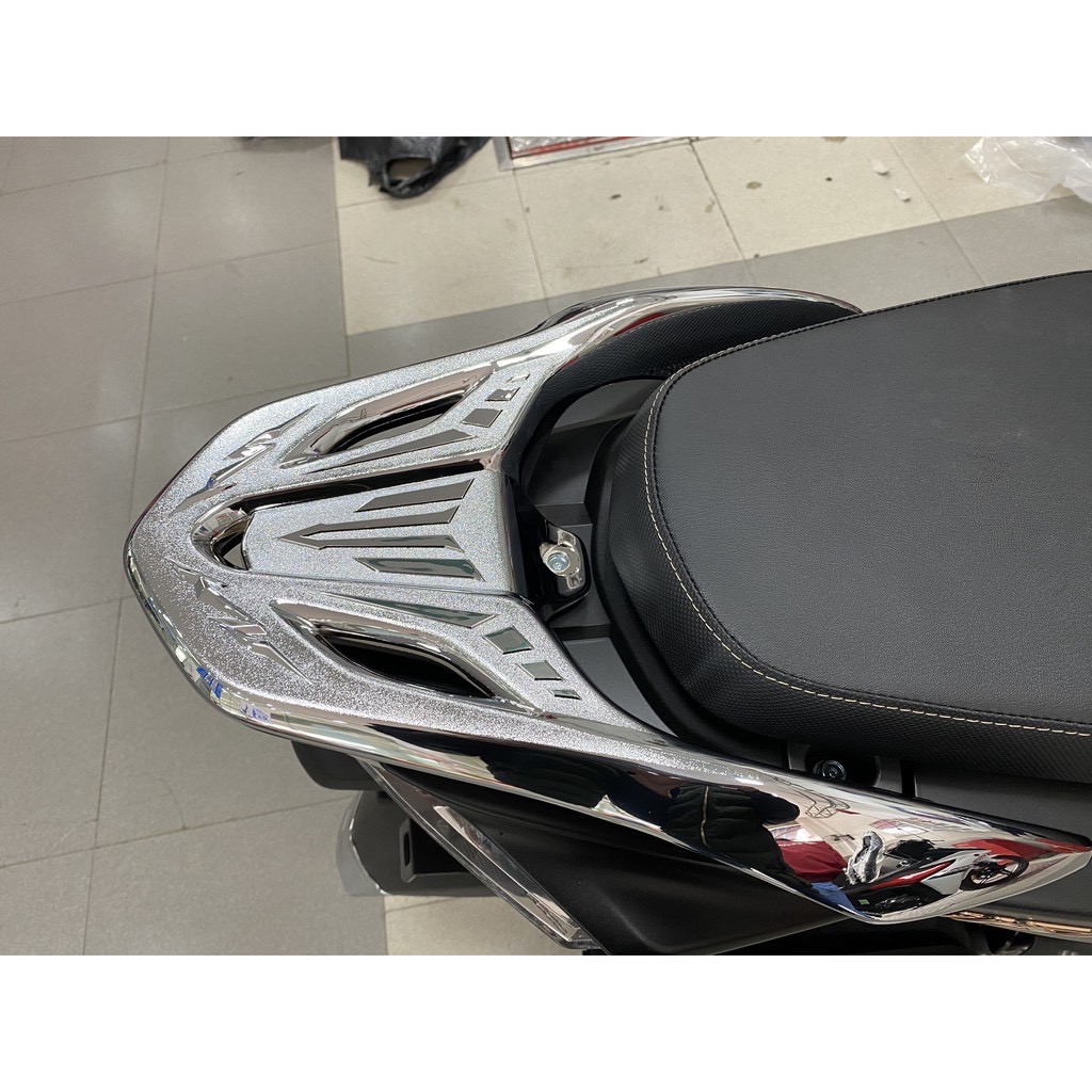 Ốp tay xách,cảng sau xe vision 2023-2021 cacbon