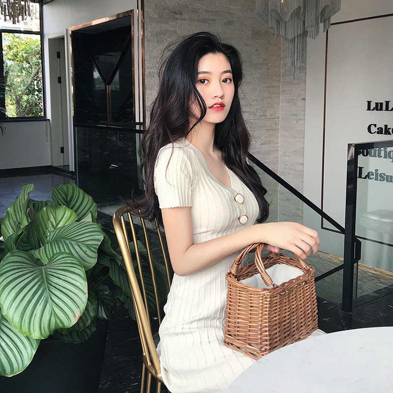 Đầm dệt kim tay ngắn cổ chữ V phối nút thiết kế dáng chữ A nữ tính