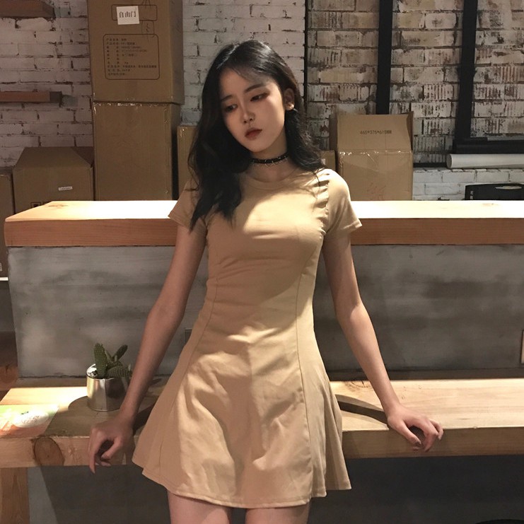 Đầm tay ngắn thiết kế quyến rũ hợp thời trang | BigBuy360 - bigbuy360.vn