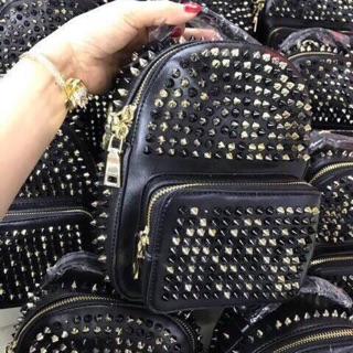 Balo đinh hot hit mùa lễ hội . Đeo chéo hay Balo đều Ok