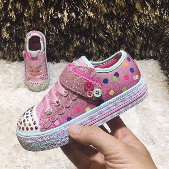 Giày Skechers đèn nháy bé gái
