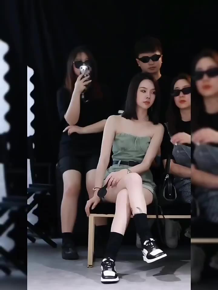 QKOOLE Set Áo Yếm Hở Vai + Quần jean Ngắn Phong Cách Hàn Quốc Cho Nữ | BigBuy360 - bigbuy360.vn