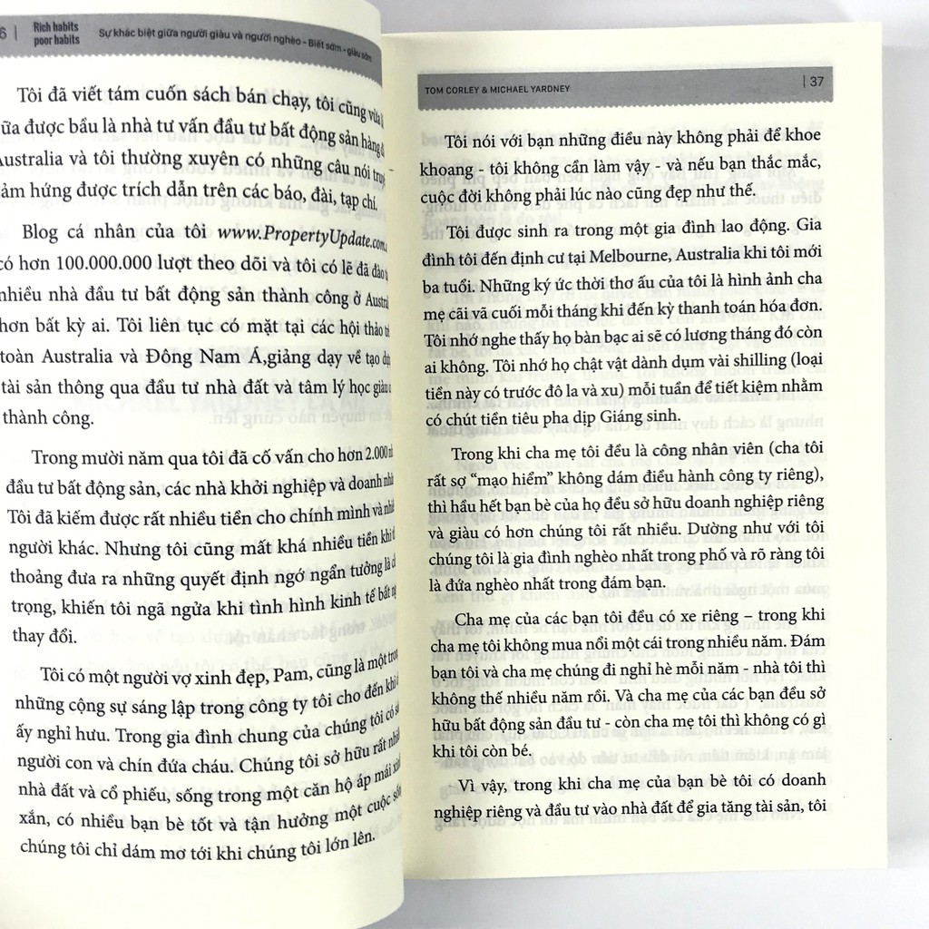 Sách - Rich Habits - Sự Khác Biệt Giữa Người Giàu Và Người Nghèo + Bí Mật Về Thành Công Tài Chính Được Tiết Lộ (tùychọn)