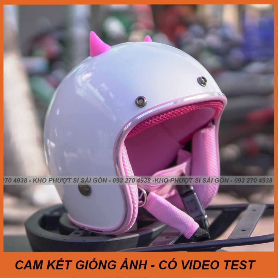 Mũ bảo hiểm 3/4 màu trắng bóng lót hồng gắn sừng nhựa mini siêu cute phượt xe máy cho nữ