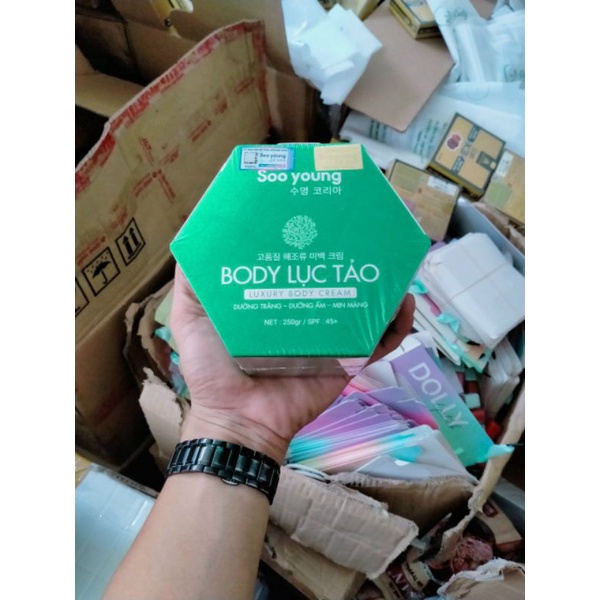 Kem Dưỡng Trắng Da Body Lục Tảo Soo Young.