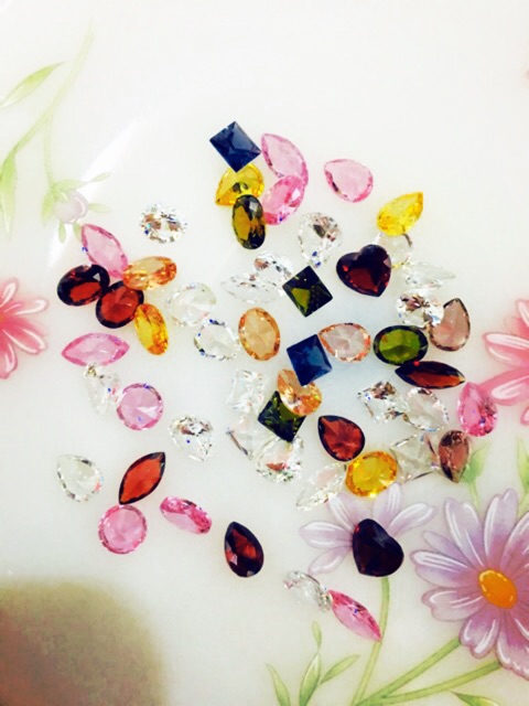 Đá pha lê gắn móng siêu sáng 80k/50v