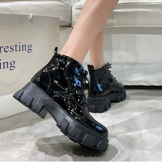 Giày bốt da đế dày phong cách Hàn Quốc