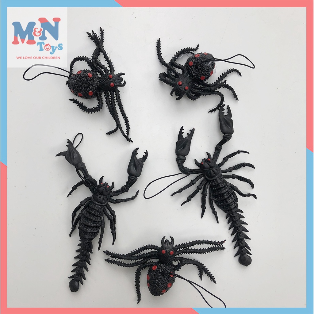 Con nhện, bọ cạp, dơi, gián cao su giống y như thật có dây treo chơi và trang trí Halloween