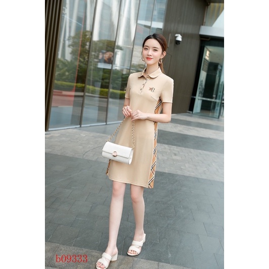 Đầm polo dáng chữ A màu trơn hai sườn phối màu kẻ thương hiệu Burberry BBR cao cấp