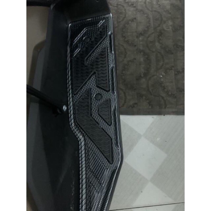 Gác chân AB20 AirBlade 2020 carbon