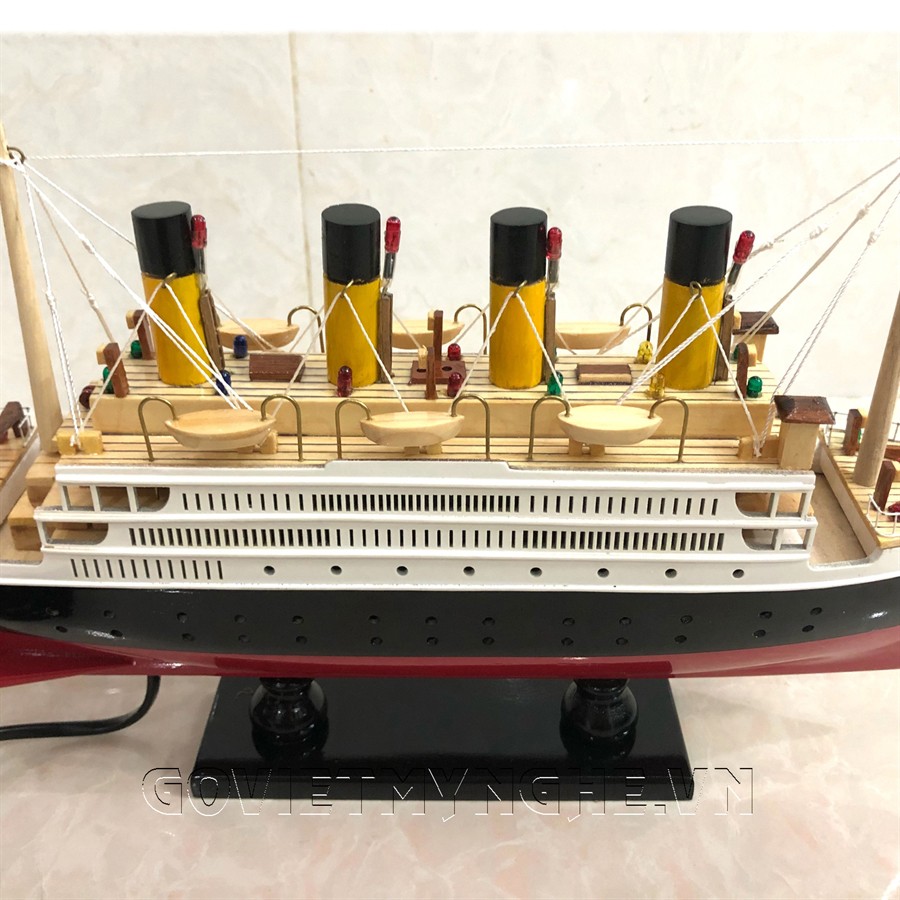 Mô hình tàu Titanic tàu gỗ trang trí tàu Titanic mô hình bằng gỗ - Đèn Led màu - Thân tàu dài 60cm