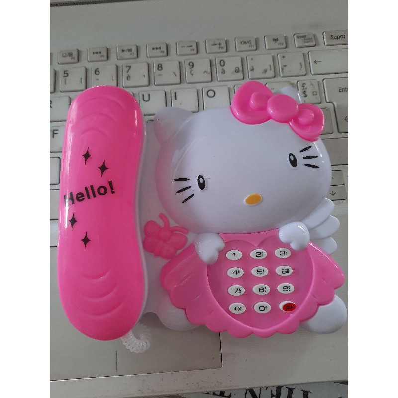 Hộp đàn laptop giúp bé nghe hoc tiếng anh và chiếc điện thoại bàn hello kitty