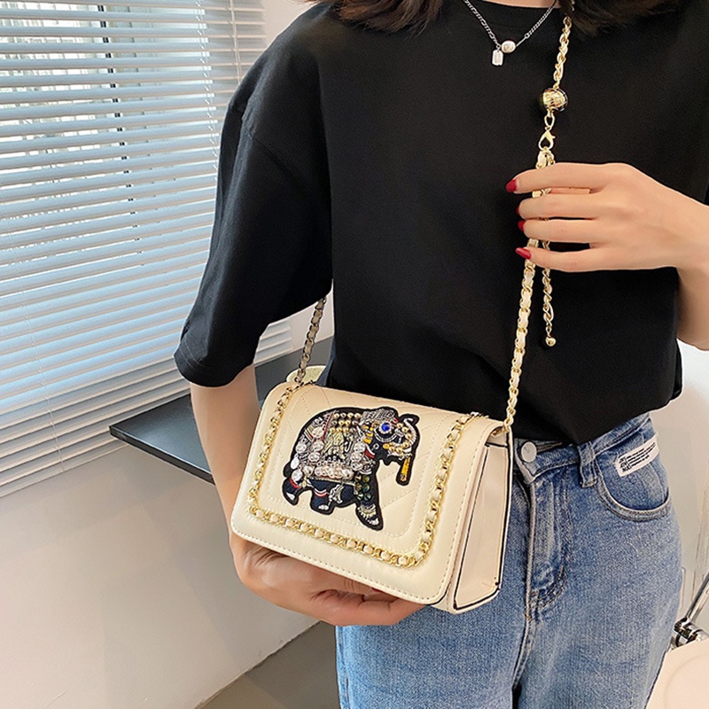 Túi đeo chéo dây xích dễ phối đồ thời trang cho nữ