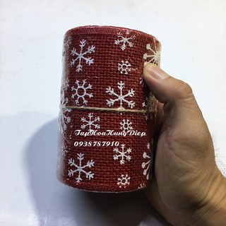 Cuộn vải bố trang trí in họa tiết noel làm đồ handmade.