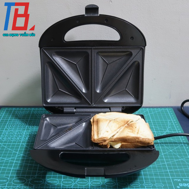 Máy làm bánh Sokany KJ-105 làm bánh hotdog hoặc kẹp sandwich công suất 750W chống dính tốt có đèn báo sáng