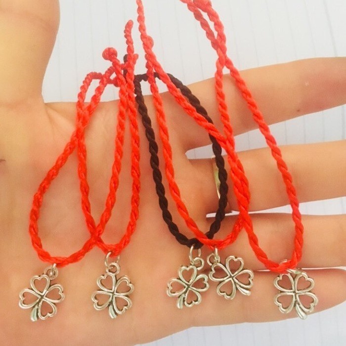 Dây đỏ cỏ 4 lá 10 dây = 14k [ hiện tại chỉ còn cỏ 4 lá đặc nhé các bạn ]