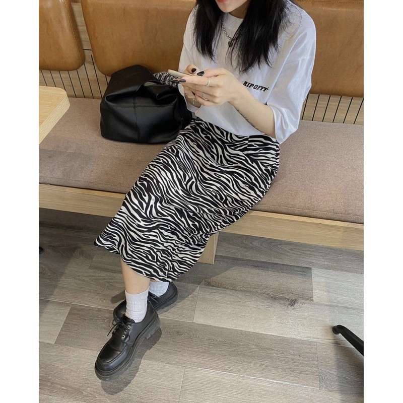 Chân váy vằn xẻ sau | BigBuy360 - bigbuy360.vn