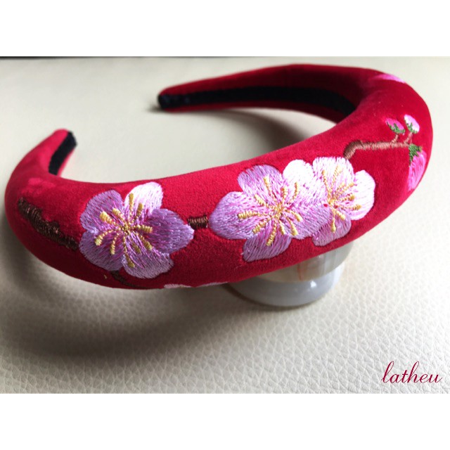 Mấn thêu hoa đào, bờm nhung thêu hoa đào