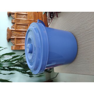 Xô có nắp màu xanh