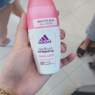 Lăn nách Adidas