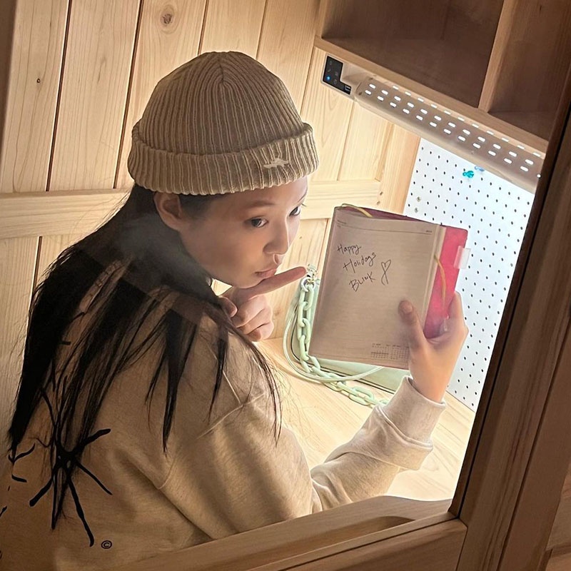 ÁO SWEATER JENNIE BLACKPINK FIREWORKS