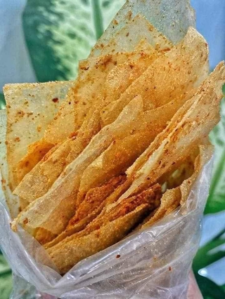 Bánh tráng muối tỏi xike