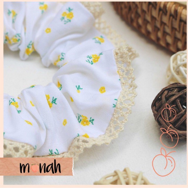 Dây buộc tóc, cột tóc, scrunchie cotton trắng hoa vàng viền ren thanh lịch