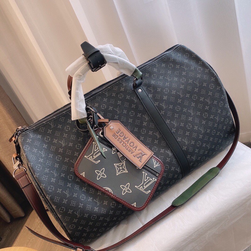 túi xách tay đựng quần áo có dây đeo vai tháo rời tuỳ chỉnh kèm ví bóp nhỏ louis vuitton LV