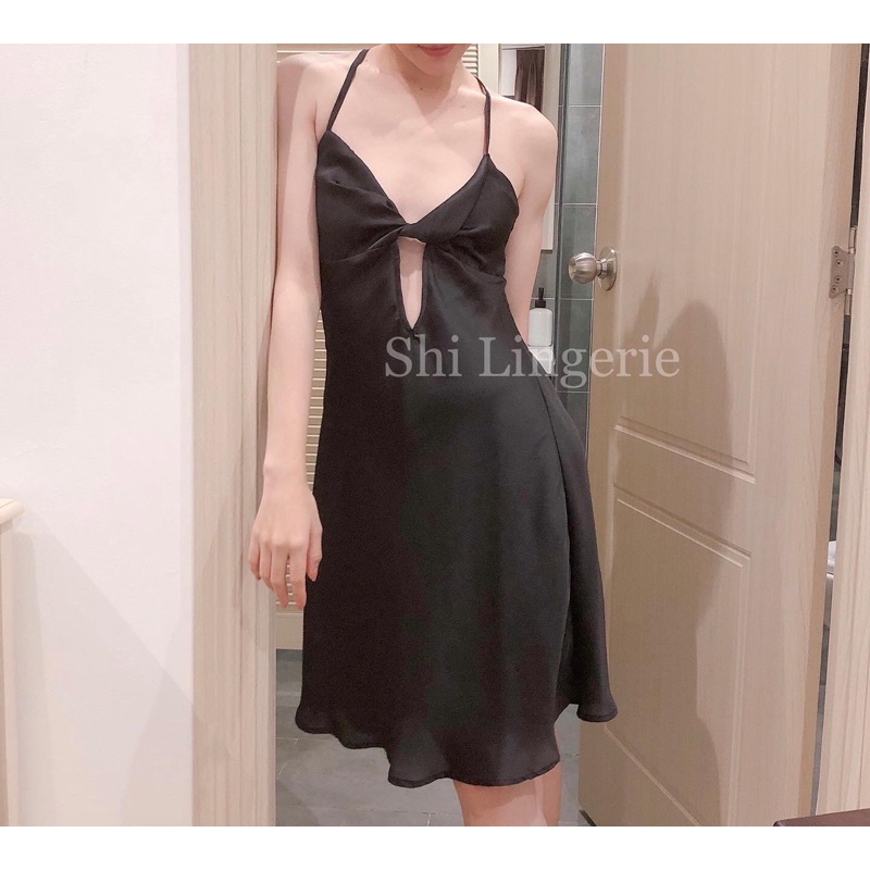 Váy lụa dáng nơ ngực